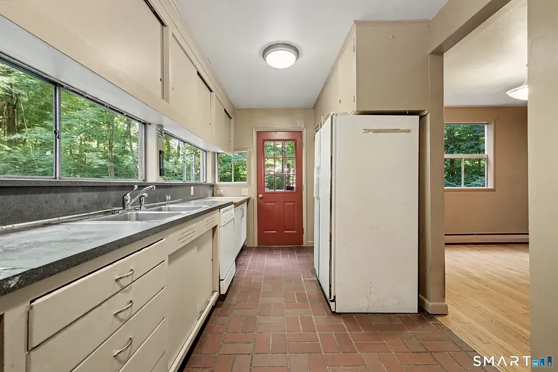 65 Whipple Road Photo 10