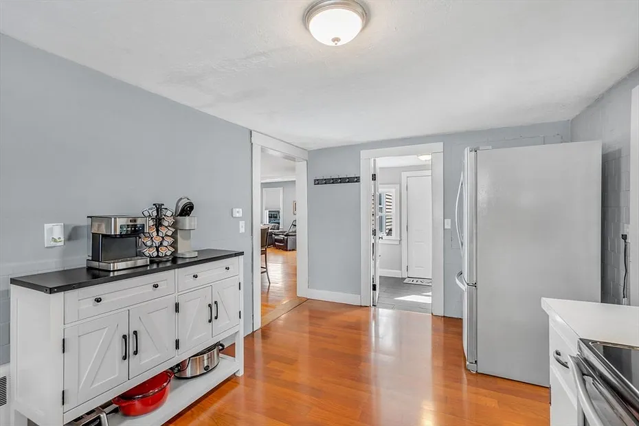 70 Pine St Photo 9