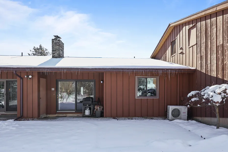60 Churchill Crest Photo 24