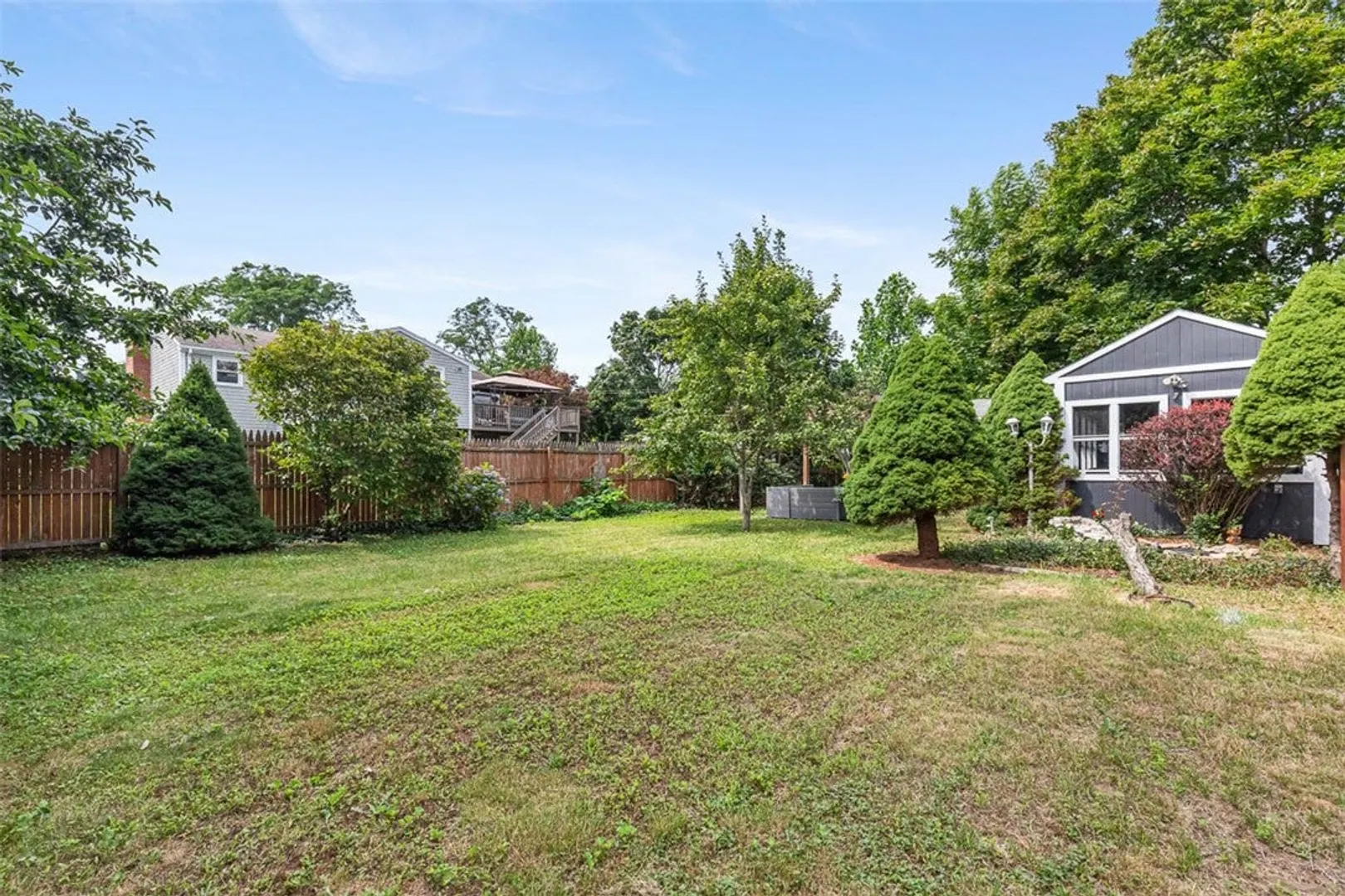 8 Hampden Road Photo 19