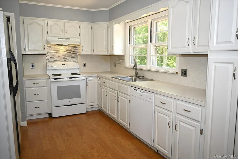 16 Greenridge Court Photo 8