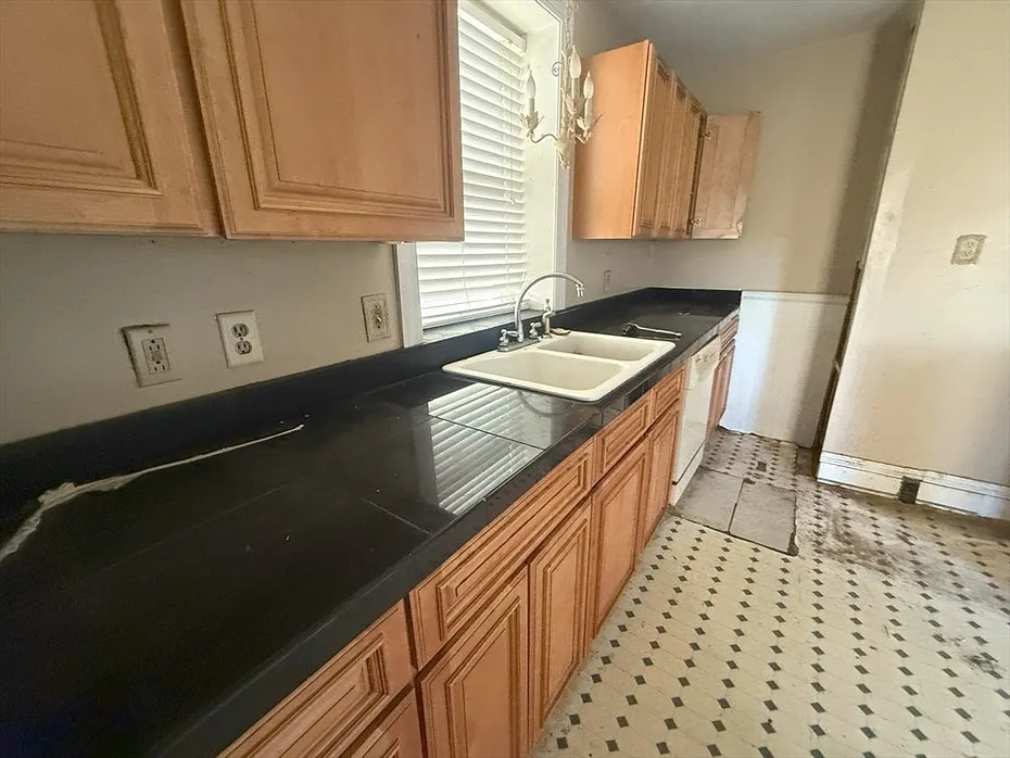37 Plantation St Photo 7