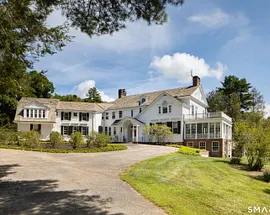 16-18 Laurel Way