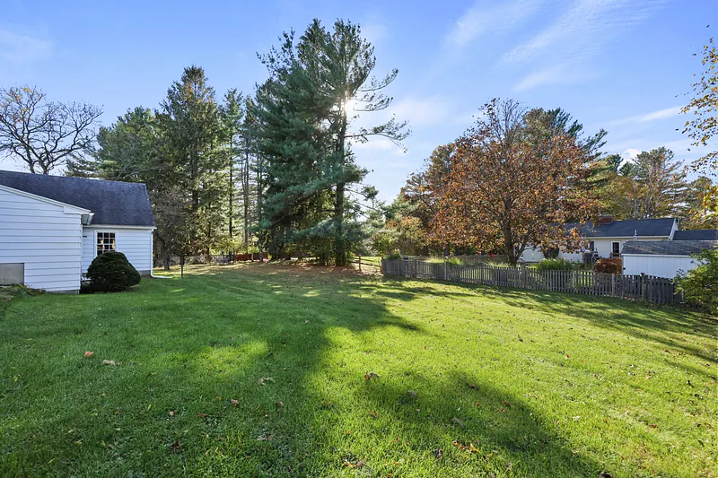 66 Roselyn Dr Photo 34
