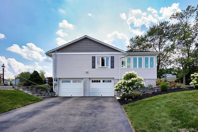 8 Carroll Drive Photo 9