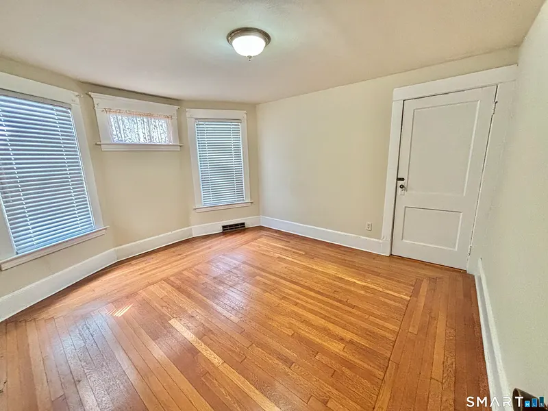 697 Washington Avenue Photo 14