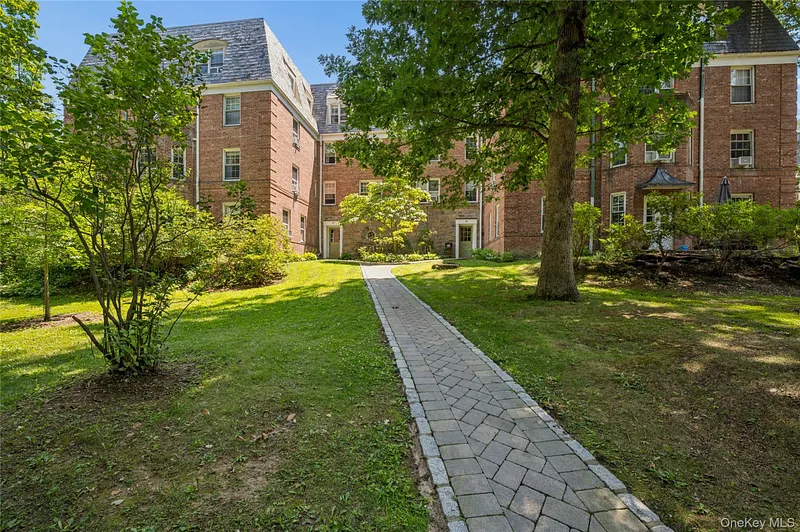 84 Pinewood Road  #1F Photo 28