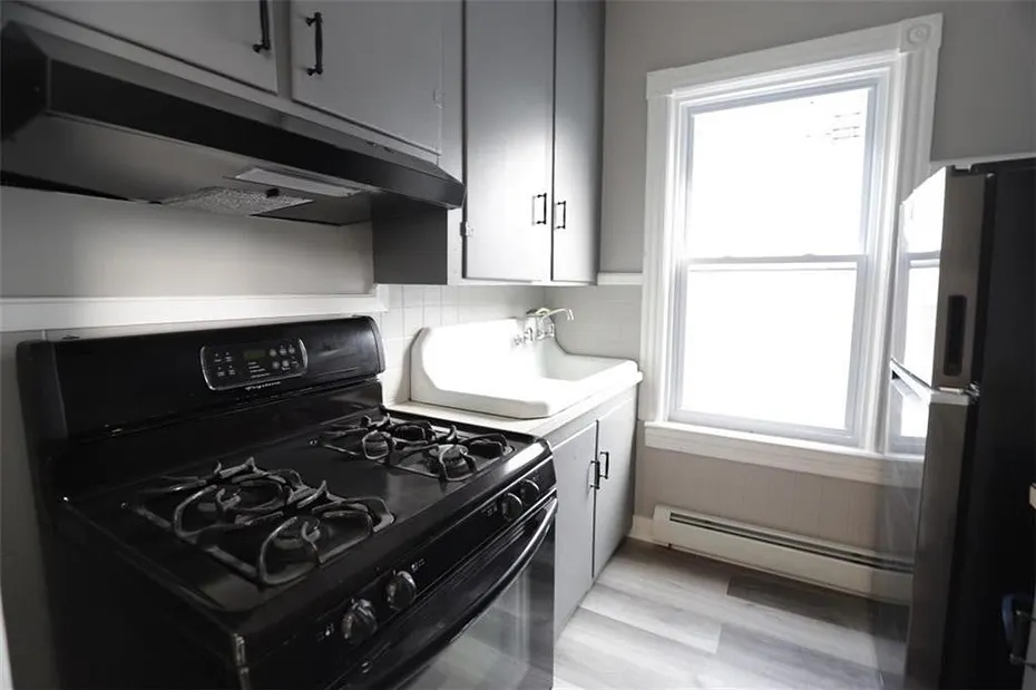 686 Broadway  #2R Photo 5