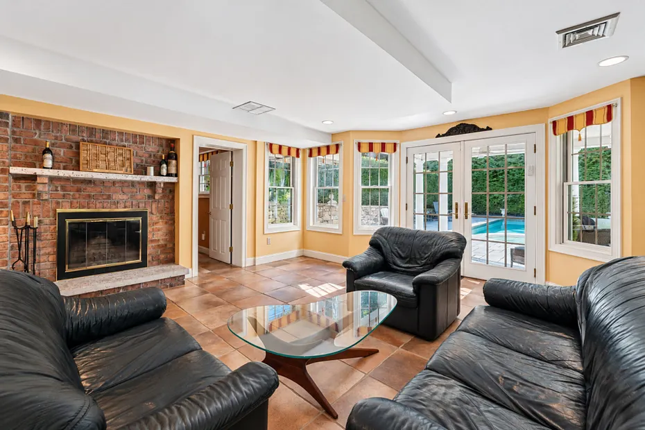136 Long Lane Photo 34
