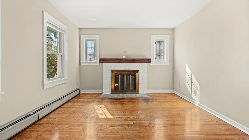 45 Kensington Ave Photo 6