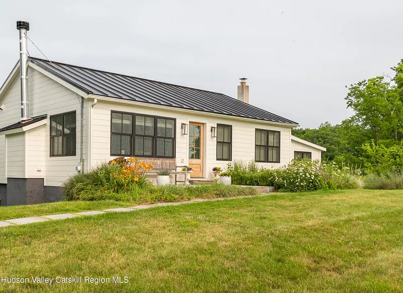 476 South Road Photo 1