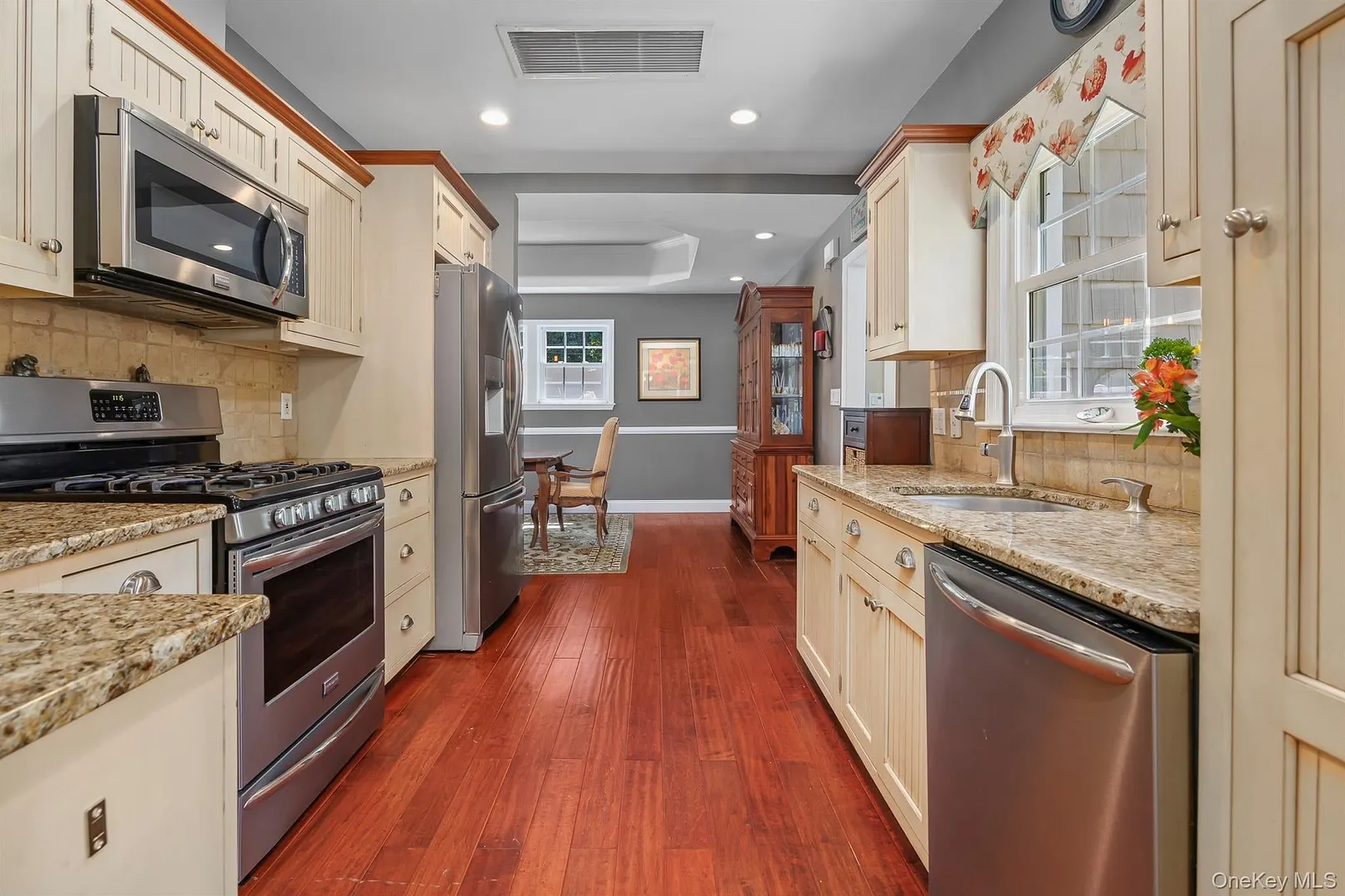 1 Colonial Drive Photo 13
