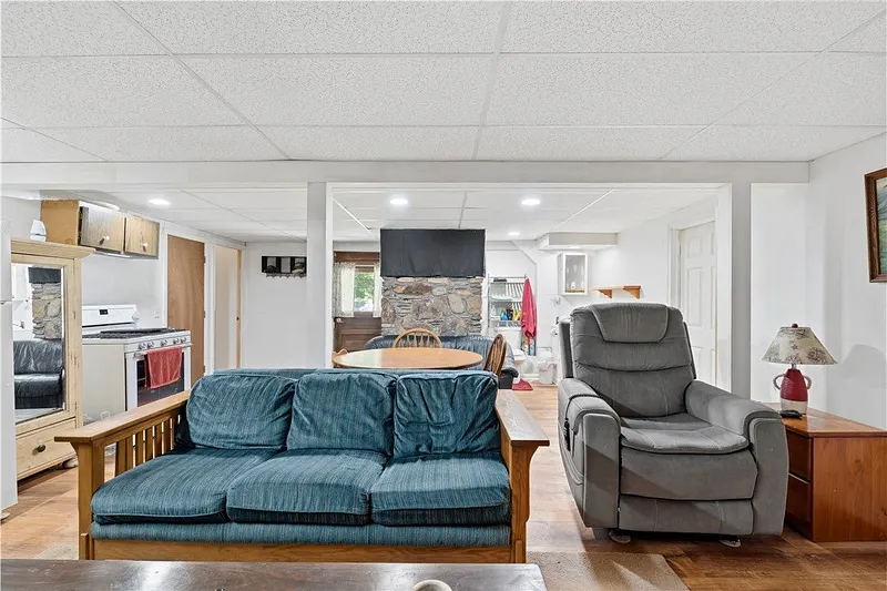 42 Charles Avenue Photo 21