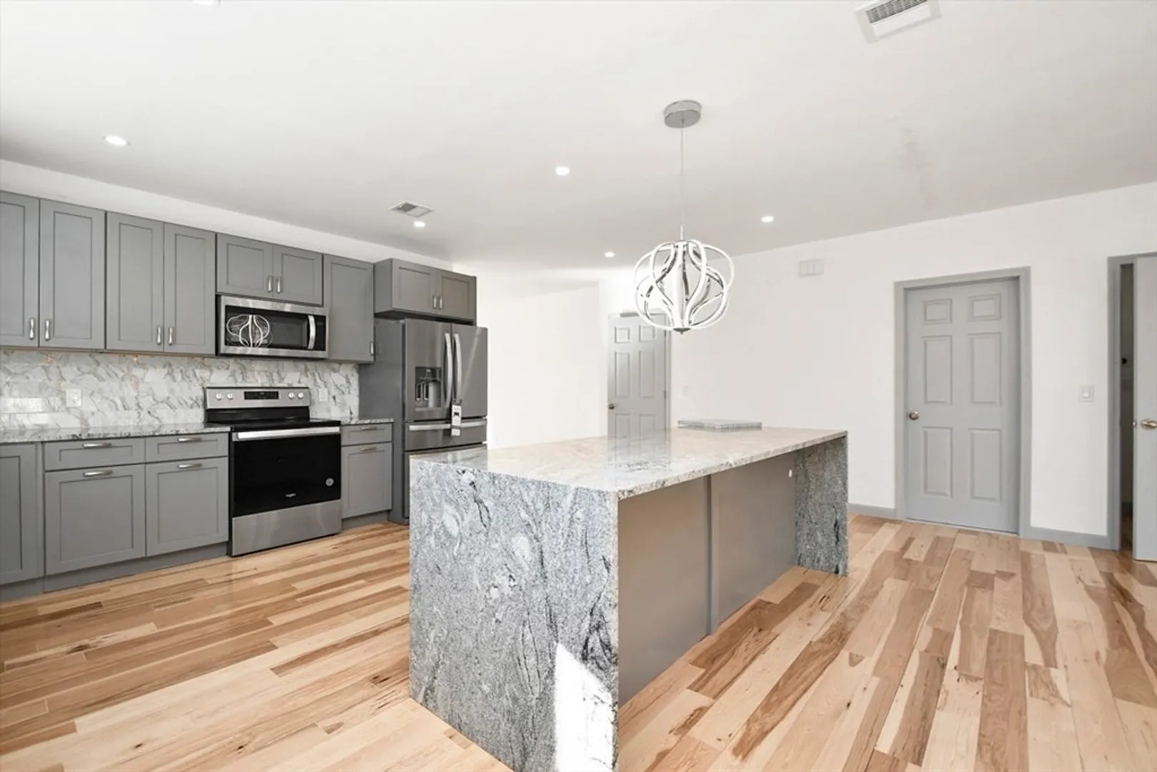 1 Stockwell Road Photo 5