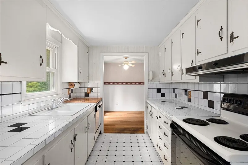 108 Longfellow Drive Photo 8