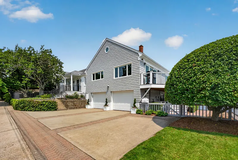 670 Pequot Avenue Photo 6