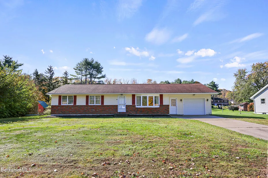 64 Devonshire Dr Photo 1