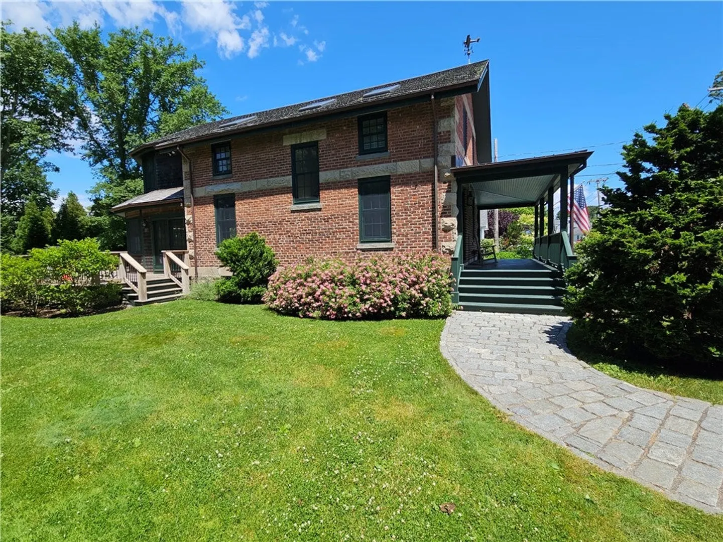 209 Coggeshall Avenue Photo 5