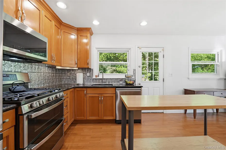 24 Lafayette Road Photo 9