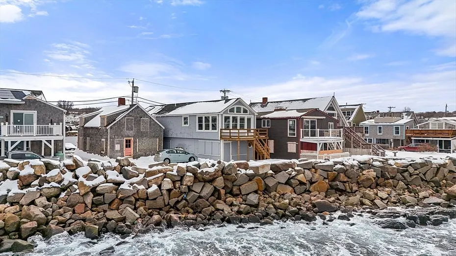 52 Bearskin Neck Photo 27