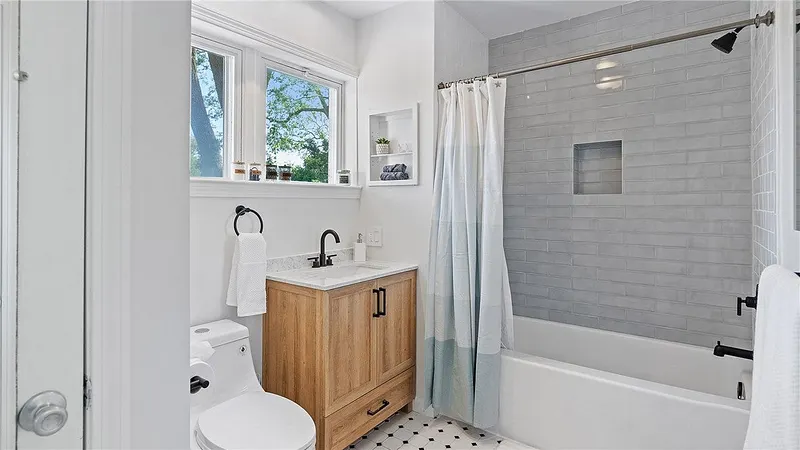 152 Tuckerman Avenue  #7 Photo 26
