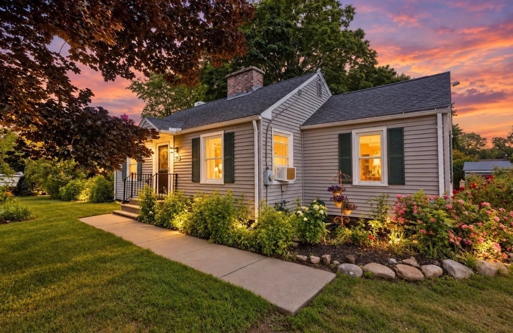 35 Pinehurst St Photo 1
