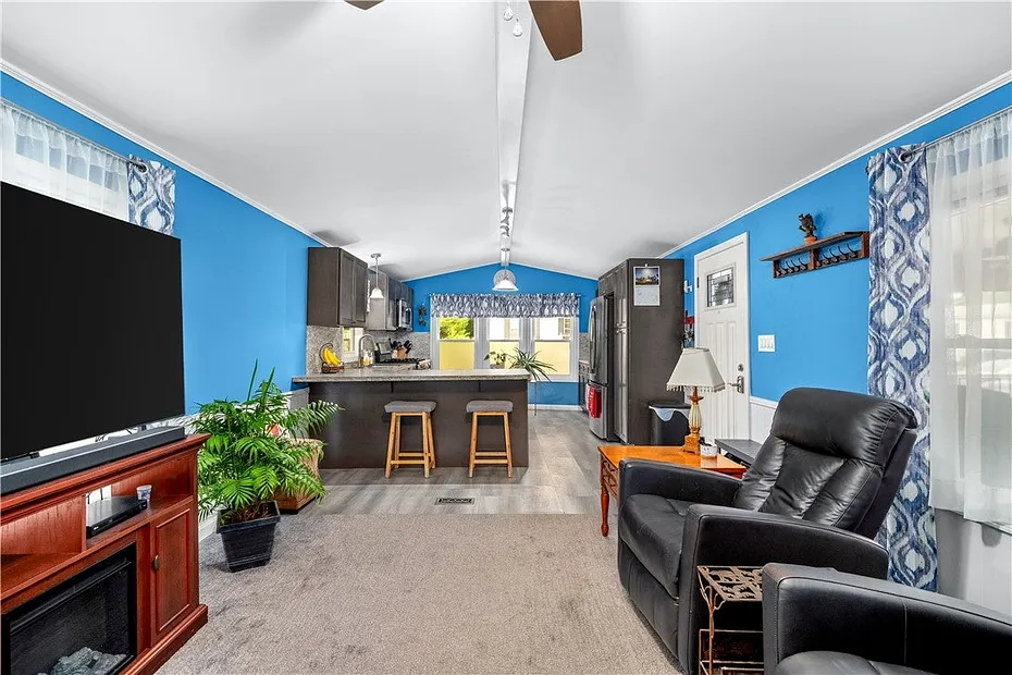464 Gardiner Road #103 Photo 5