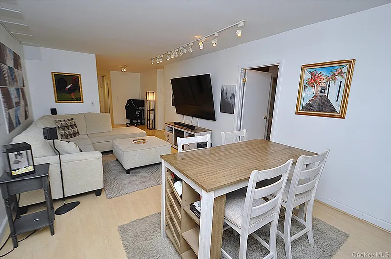 230 Garth Road  #3B1 Photo 20