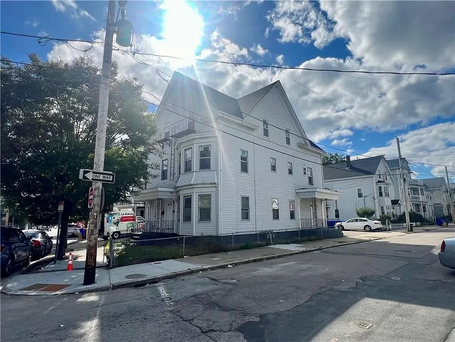 686 Broadway  #2R Photo 1