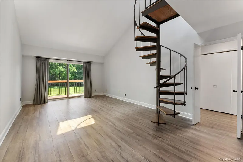 18 Bronxville Glen Drive  #3-12 Photo 4