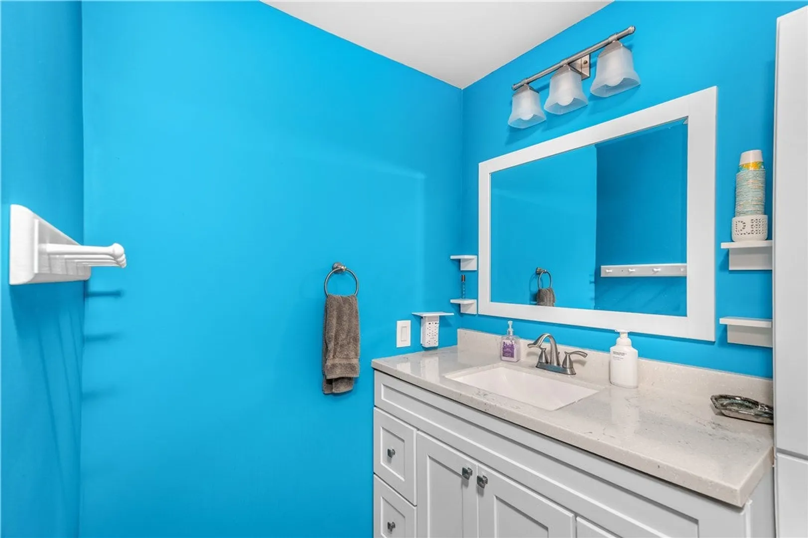 464 Gardiner Road #103 Photo 13