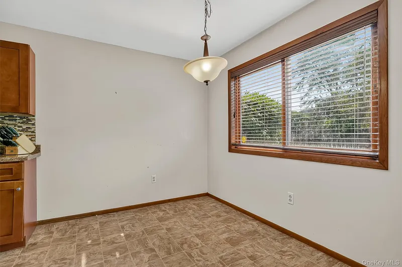 154 Eagleton Drive Photo 6