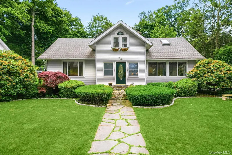 24 Tamarack Road Photo 4