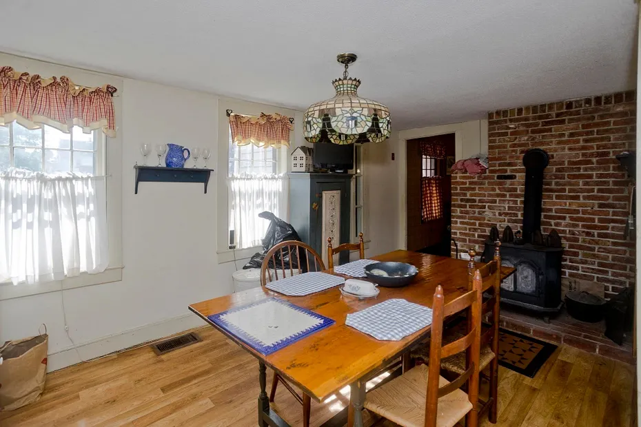 40 Somers Rd Photo 39