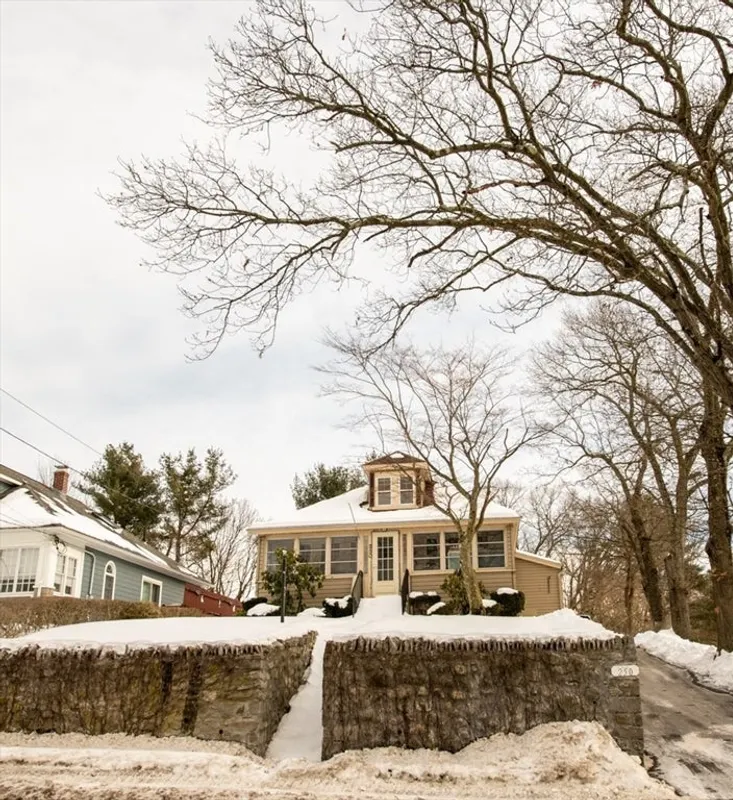 250 Lowell Street Photo 2