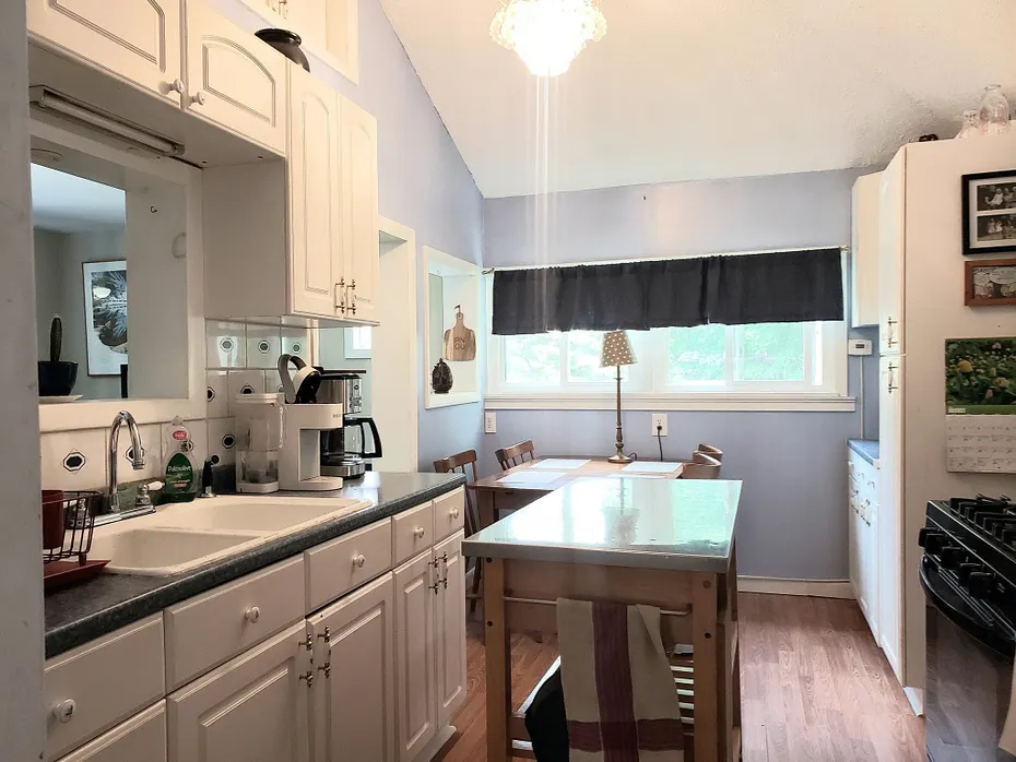 28 Hampden St Photo 12