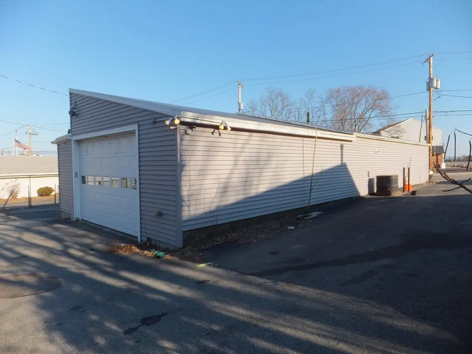 119 Bridge St Photo 4