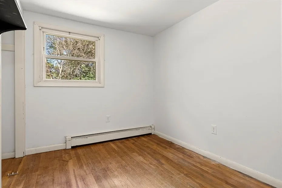 85 Gile St Photo 16