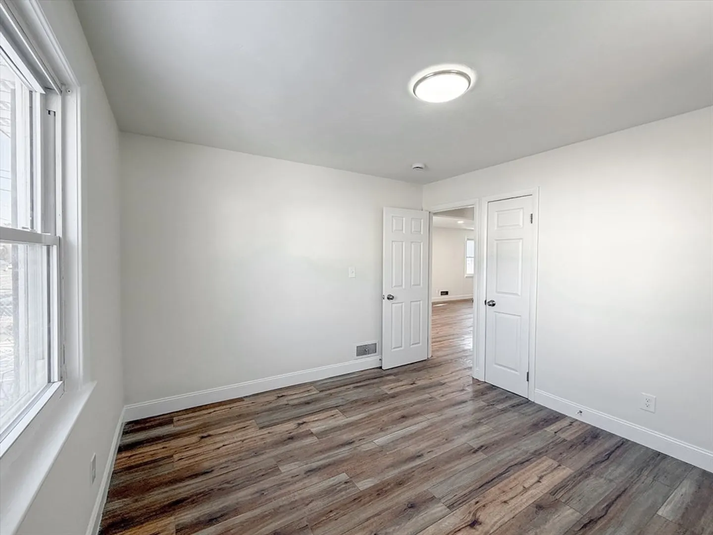 31 Millard Ave Photo 24