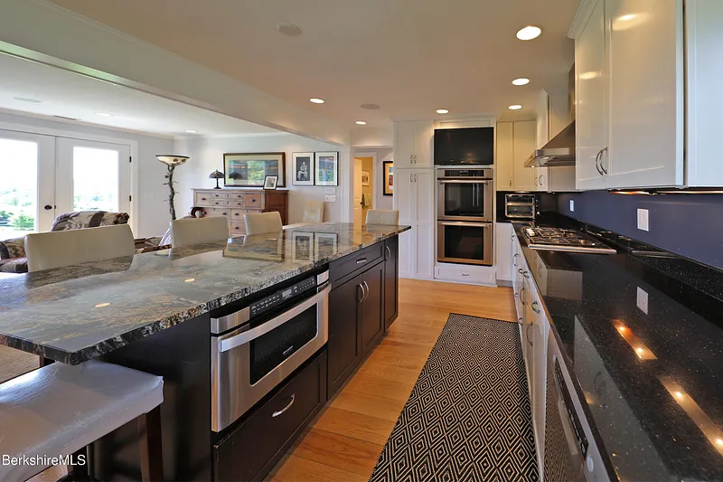 154 Plunkett St Photo 13