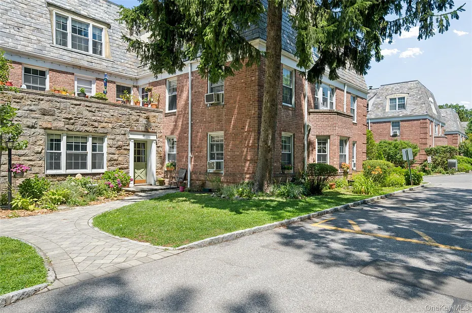 84 Pinewood Road  #1F Photo 3