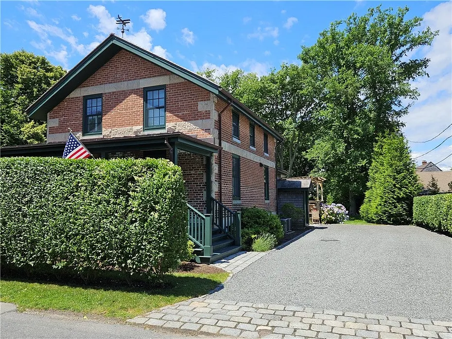 209 Coggeshall Avenue Photo 2