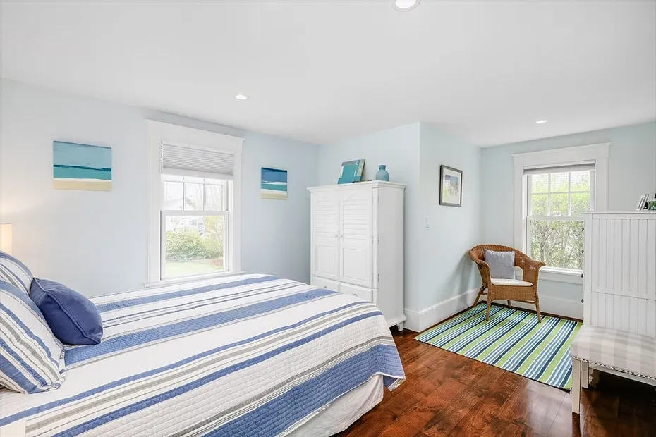 25 Glover Square Photo 28