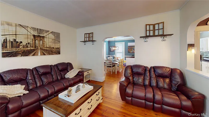 88 Grand Avenue Photo 8