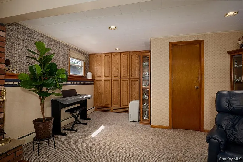 8 Carroll Drive Photo 37