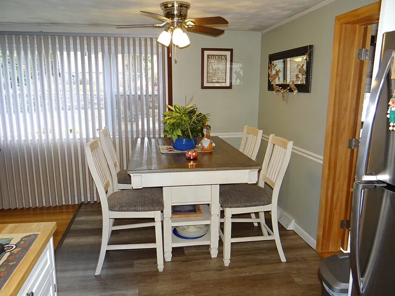 25 Marshall Ave Photo 5