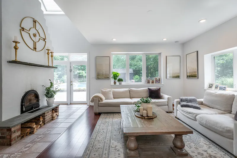 28 Drewbarrie Lane Photo 3