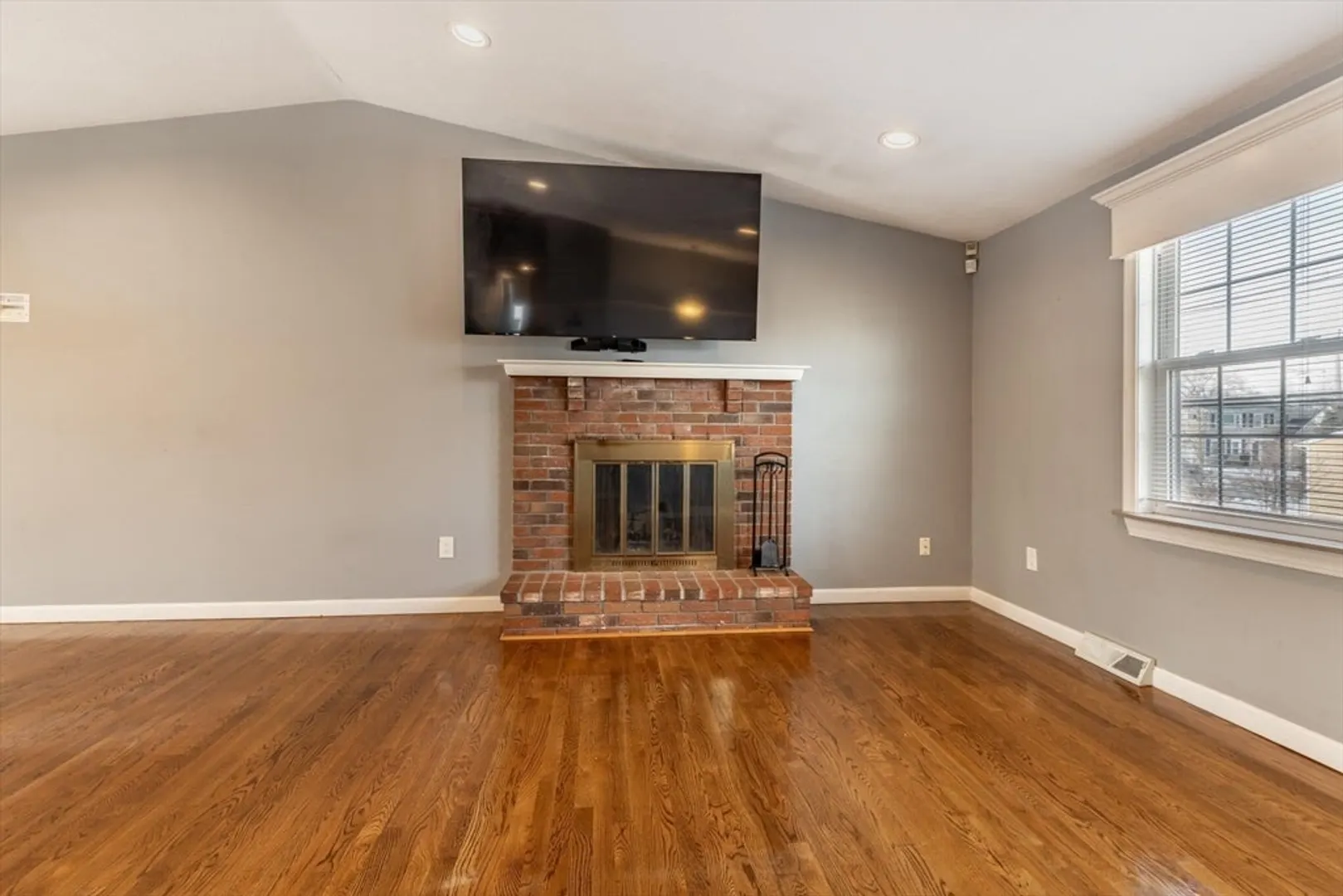 453 Columbus Ave Photo 5
