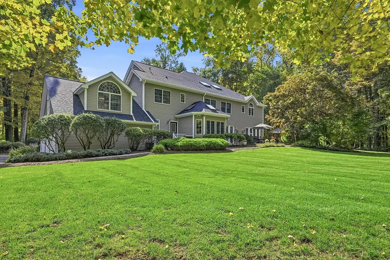 10 Taunton Hill Road Photo 37