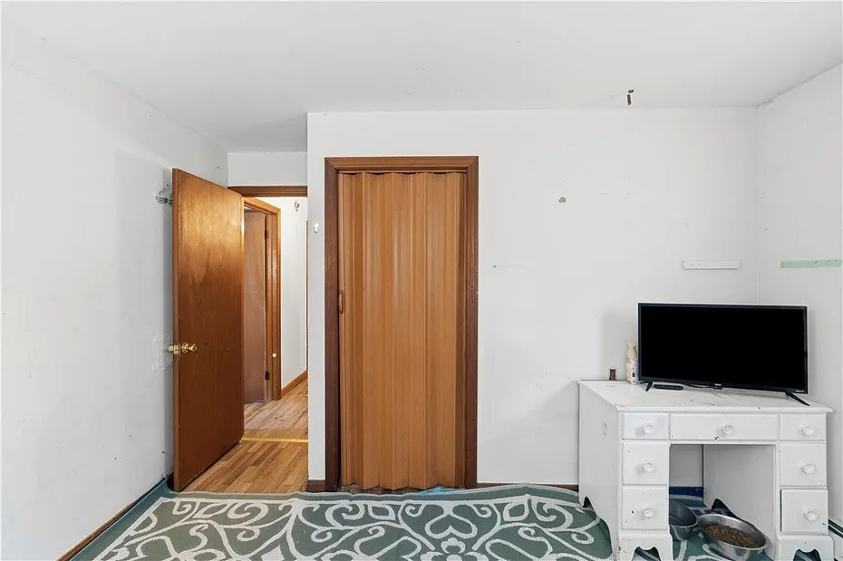 42 Charles Avenue Photo 12